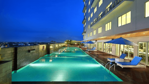 Hotel dengan fasilitas kolam renang di Solo