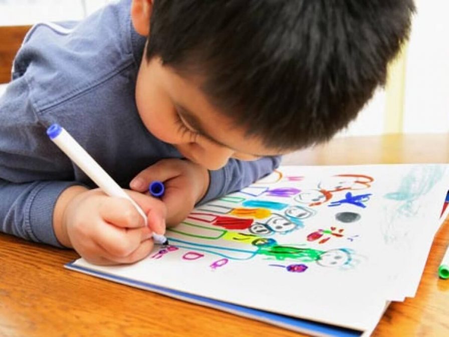 anak menggambar