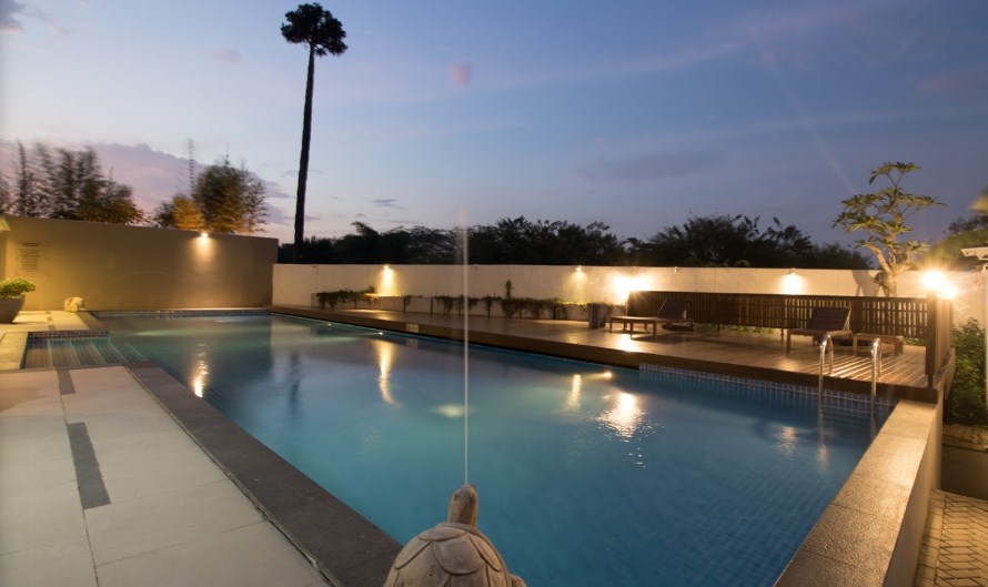 hotel dengan kolam renang di Baturaden