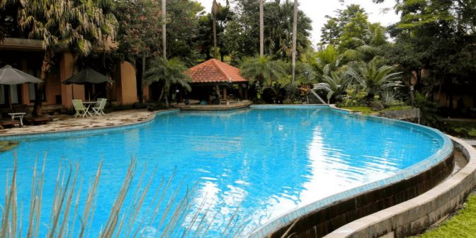 Hotel dengan Kolam Renang di Salatiga