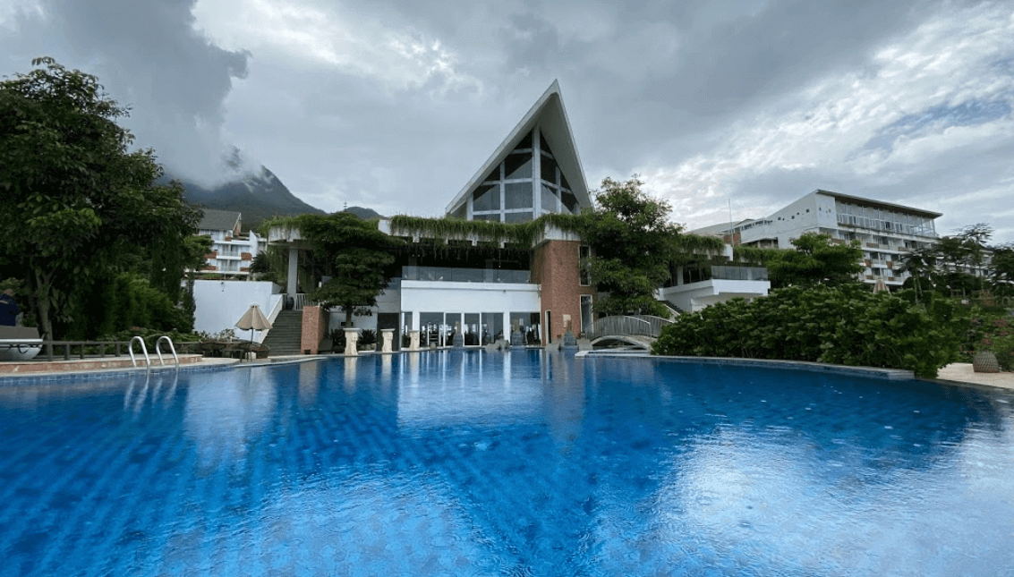 hotel dengan private pool di Malang