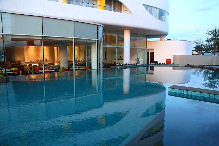 hotel dengan private pool di bandung
