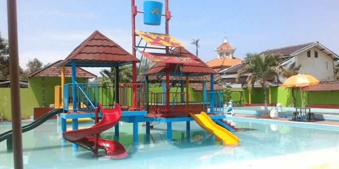 Kolam Renang di Demak