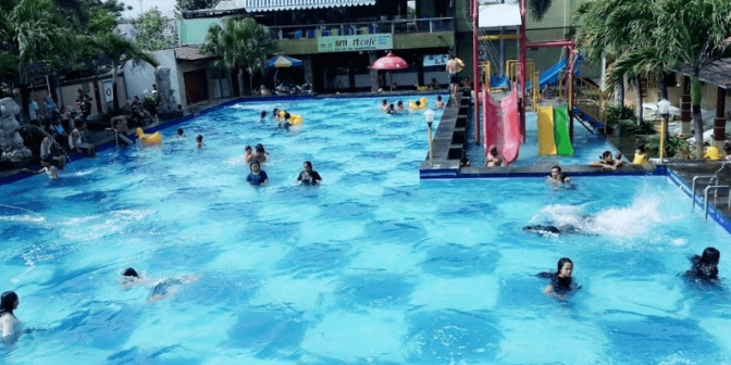 Kolam Renang di Demak