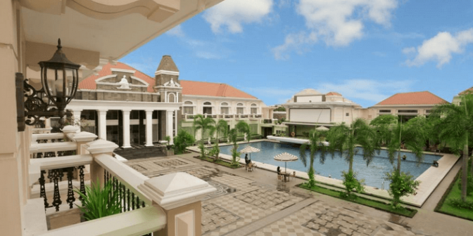 hotel dengan fasilitas kolam renang di Solo