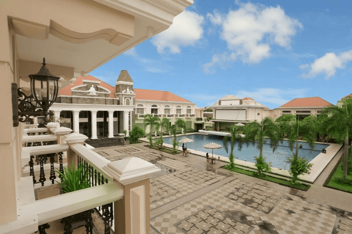 hotel dengan fasilitas kolam renang di Solo