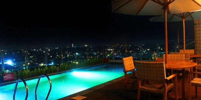 Hotel dengan fasilitas kolam renang di Solo