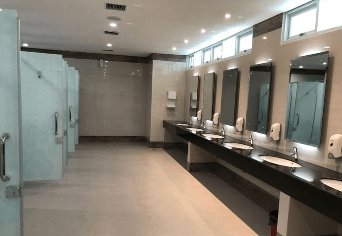 Toilet Kolam Renang