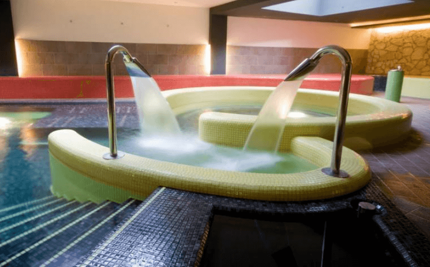 desain tren kolam renang