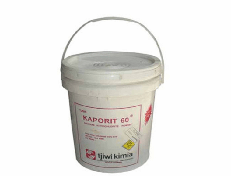 Kaporit Sebagai Pembersih Kolam Renang, Apa Saja Fungsi Kaporit dan Penggunaannya?