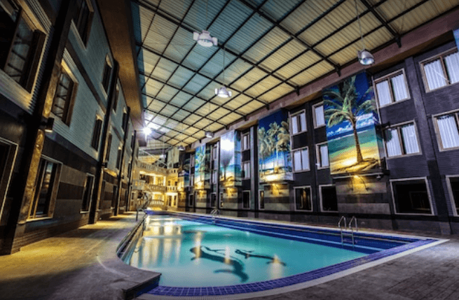 hotel dengan kolam renang di Tulungagung.png1.png