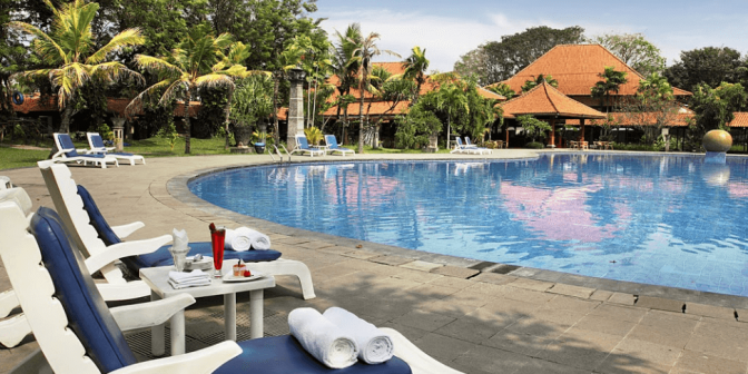 hotel dengan private pool di Surabaya