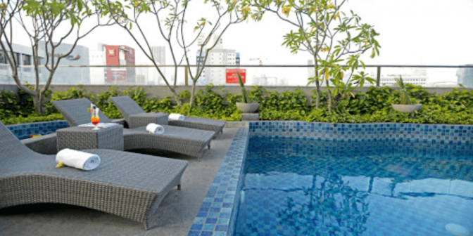 hotel dengan private pool di Surabaya
