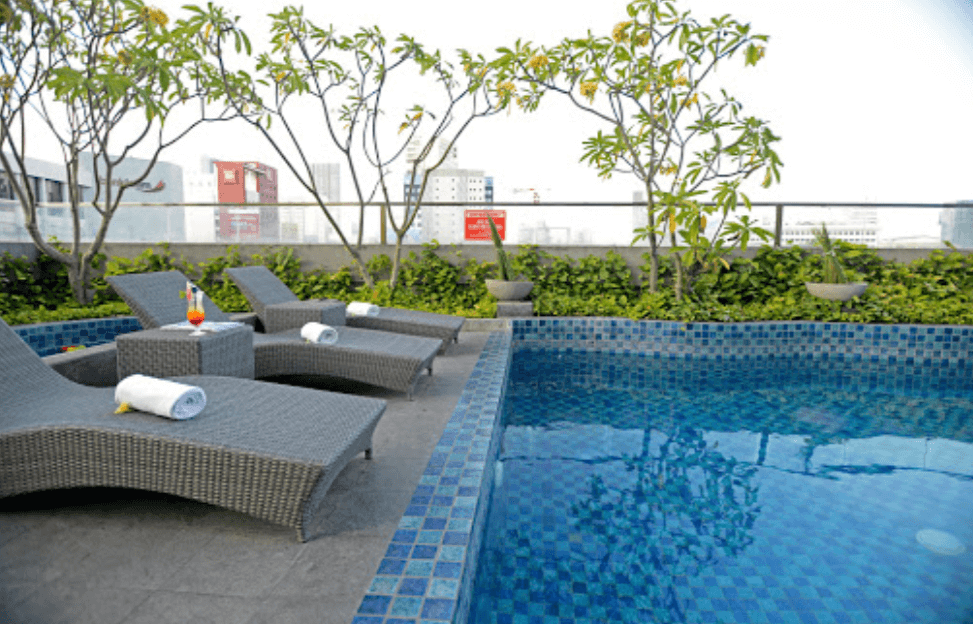 hotel dengan private pool di Surabaya