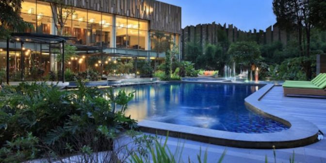 hotel dengan private pool di bekasi