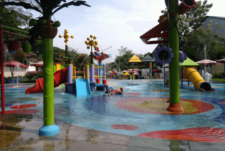 kolam renang di kediri.png1.png