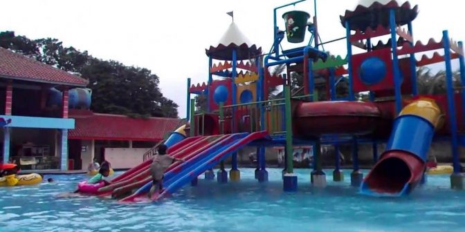 wahana kolam renang pasir putih