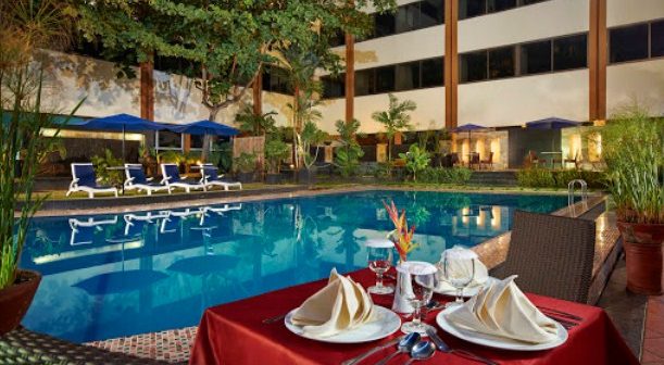 Top 5 Hotel dengan Fasilitas Kolam Renang di Makassar