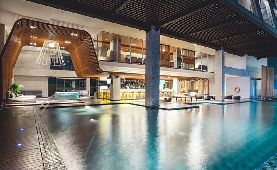 hotel dengan kolam renang di Depok