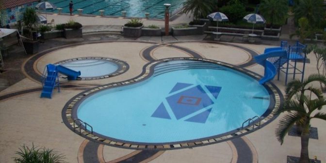 hotel dengan kolam renang di Depok