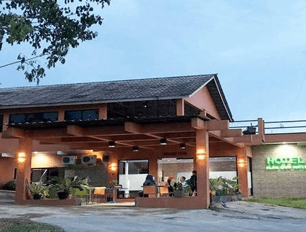 Hotel dengan Kolam Renang di Purwakarta