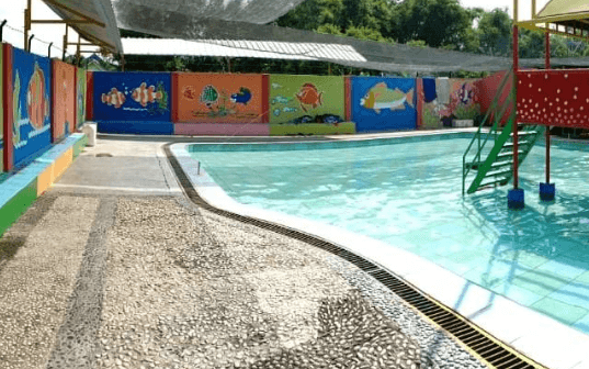 kolam renang di Tuban