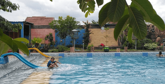 kolam renang di Lamongan