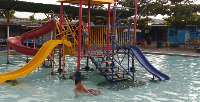 kolam renang di Lamongan