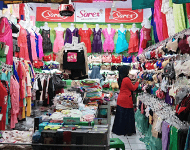 Toko baju renang di Jombang