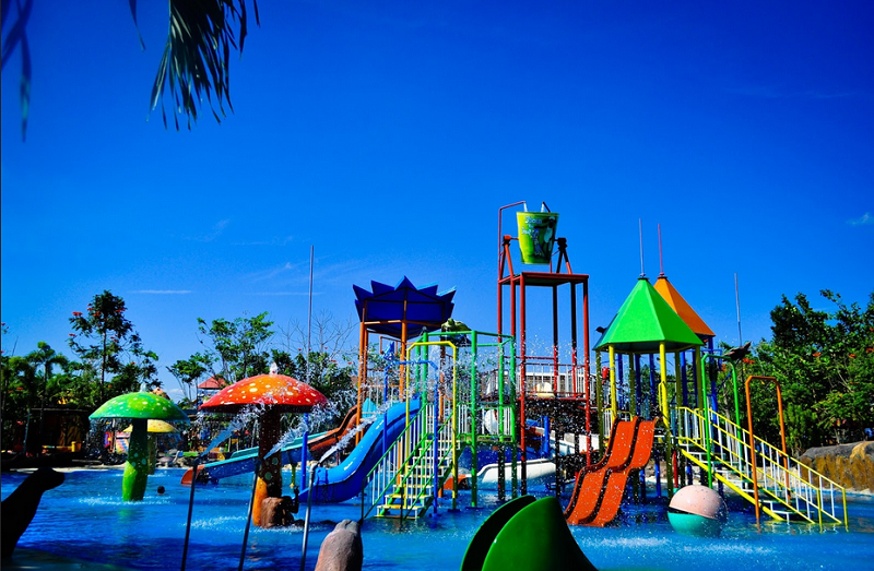 kolam renang di Rembang