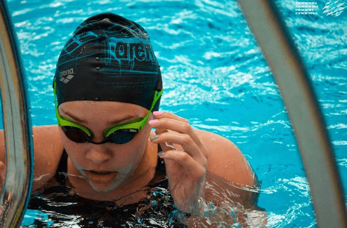 kacamata renang adidas