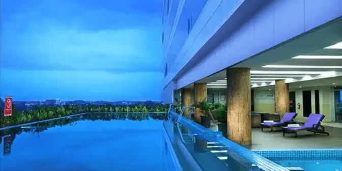 Hotel dengan Kolam Renang di Madiun