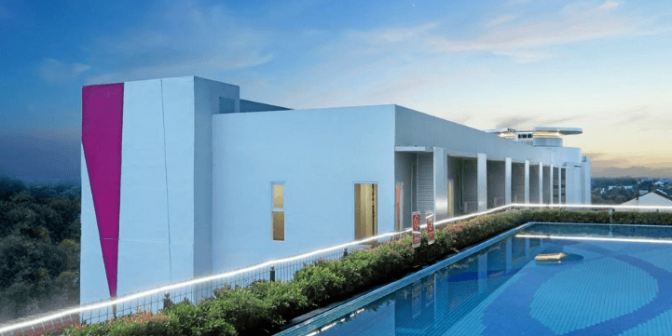 Hotel dengan Kolam Renang di Madiun