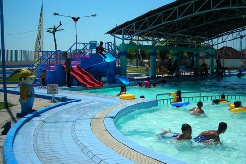 kolam renang di rembang