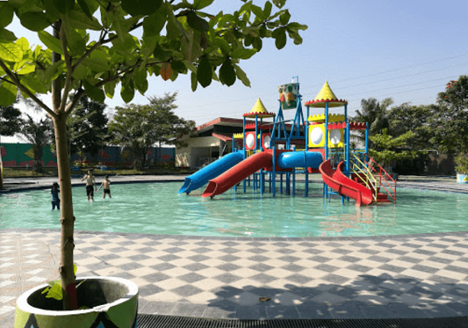 kolam renang di Grobogan