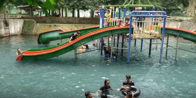 kolam renang di Tuban