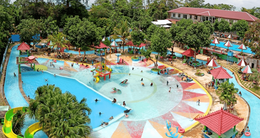 kolam renang di kudus