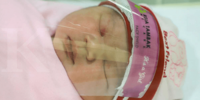 Lebih baik Masker atau Face Shield Bayi?