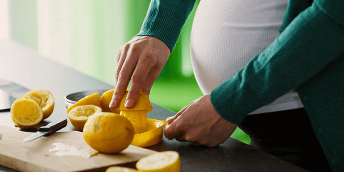 air lemon untuk ibu hamil Sumber medicalnewstoday.com