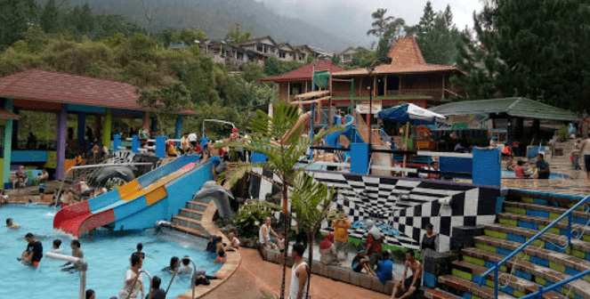 kolam renang di Tegal Guci