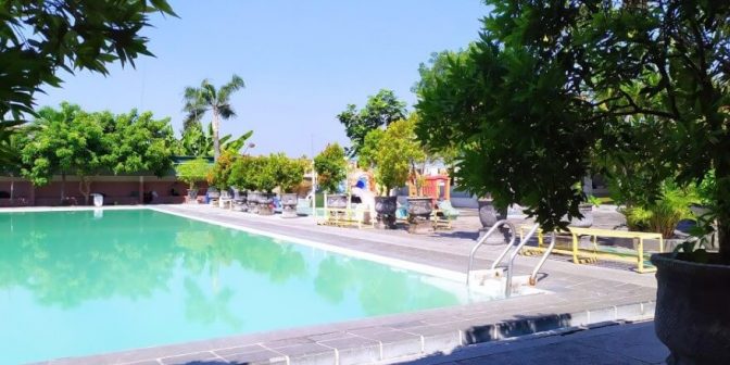 kolam renang di pati hotel pati