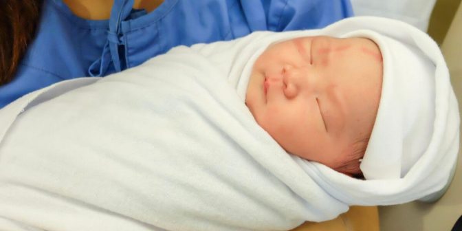 Cara Memandikan Bayi Baru Lahir