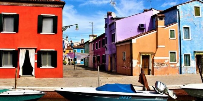 mewarnai gambar rumah