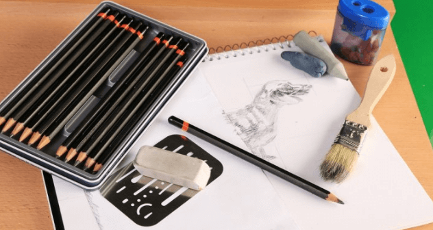 perlengkapan mewarnai sketsa gambar burung merak