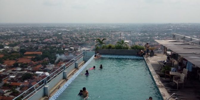 kolam renang tertinggi di Indonesia