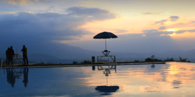 kolam renang santorini