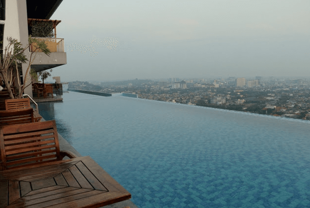 kolam renang tertinggi di semarang