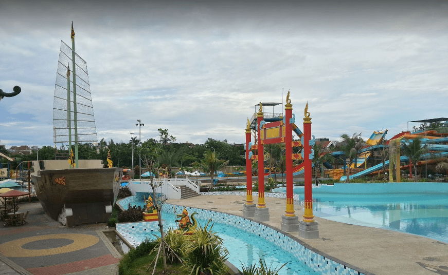 Kolam Renang Taman Surya