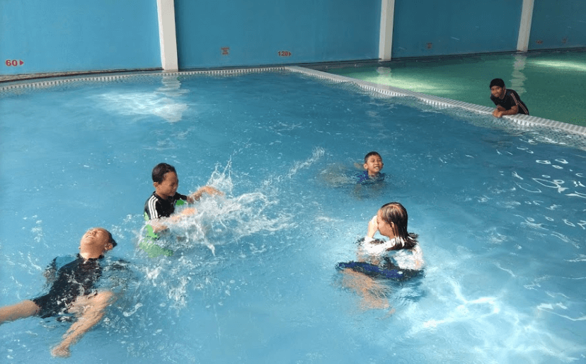 kolam renang tirta mas