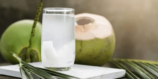Manfaat Air Kelapa Muda bagi Ibu Hamil 